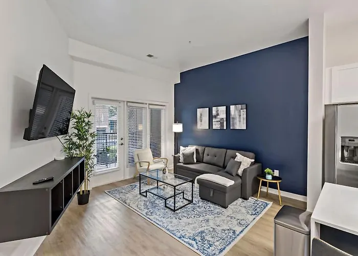 Spacious 2Bd - 5 Min Dt, Gym, Parking, W-D - Sleep 12