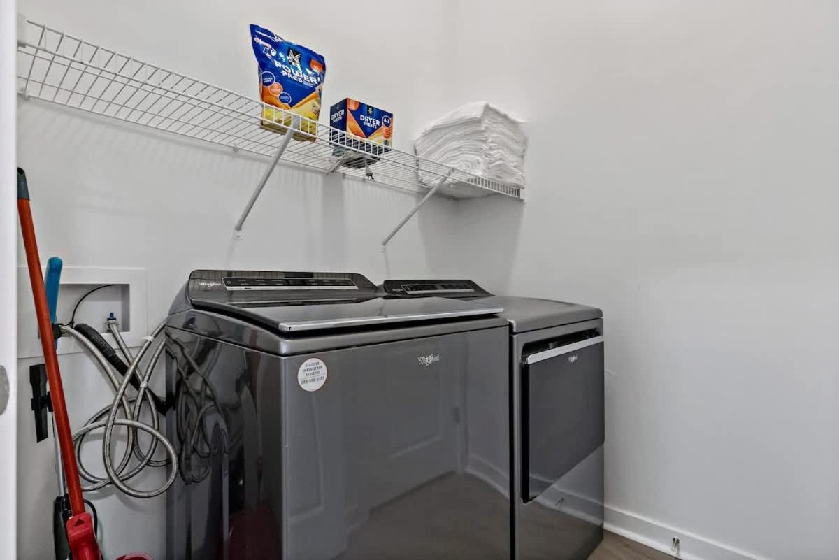 Apartment Spacious 2bd - 5 Min Dt, Gym, Parking, W-d - Sleep 12 Charlotte